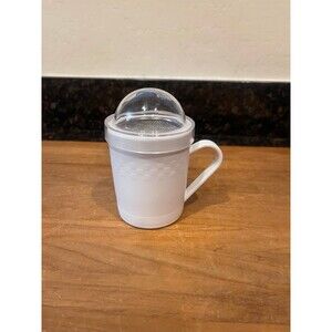 Pampered chef small sifter with handle